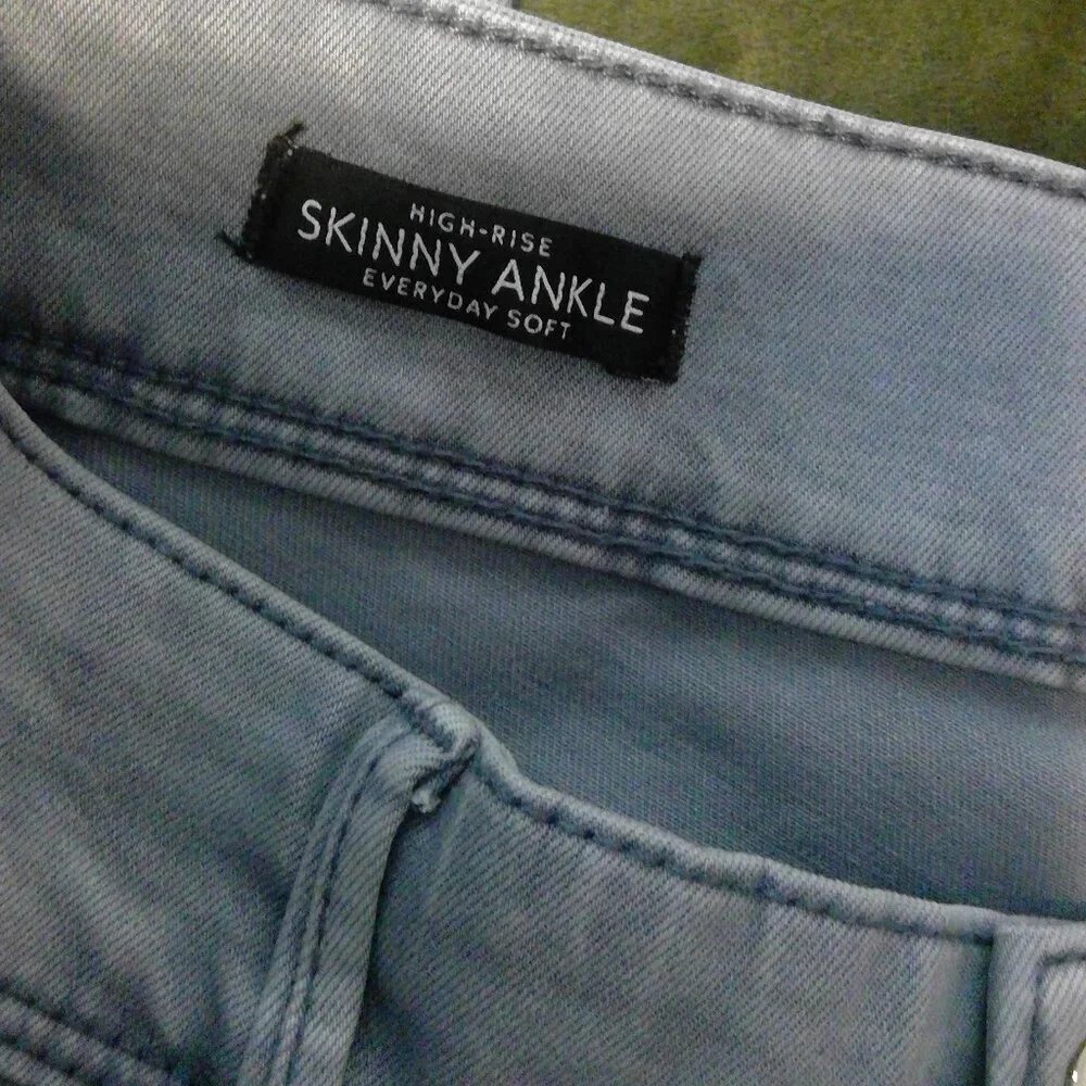 White House Black Market High-Rise Skinny Ankle Everyday Soft Jeans - Picture 4 of 8